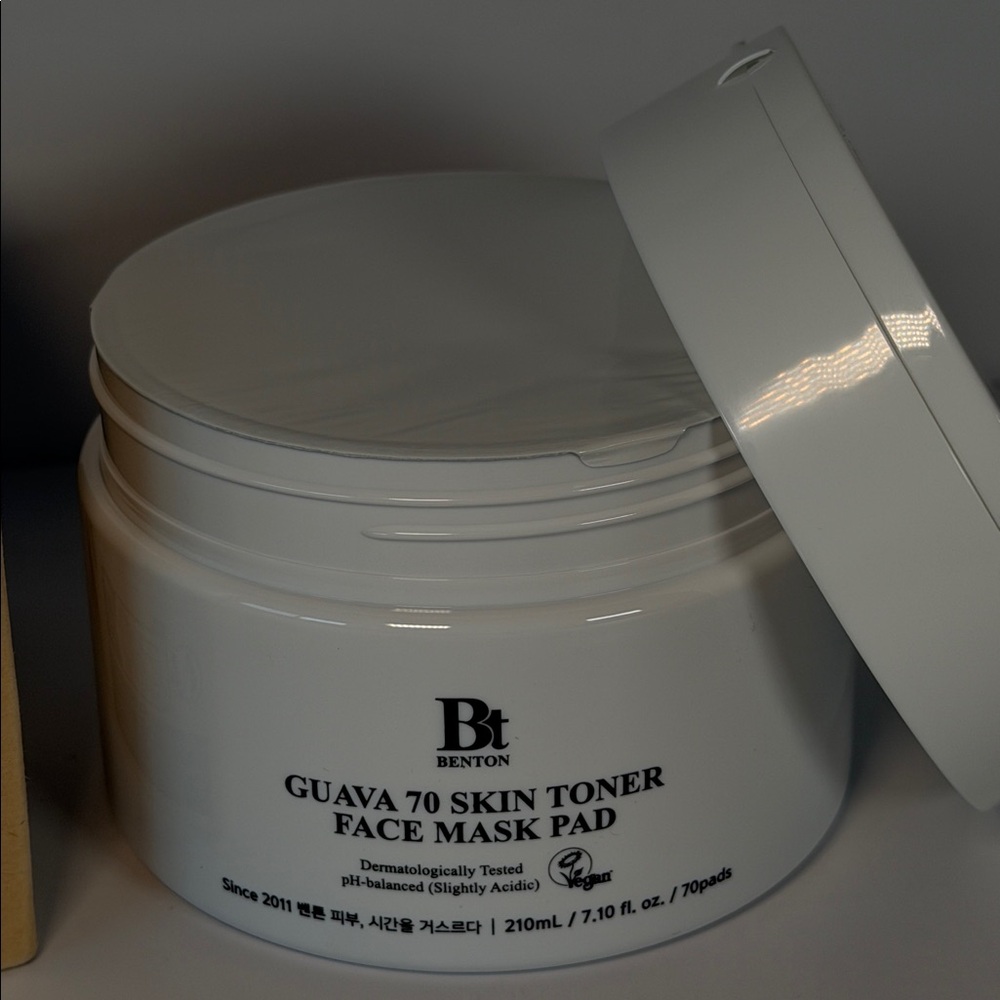 Benton Guava 70 Face Mask Pad brand new and sealed - Picture 2 of 3